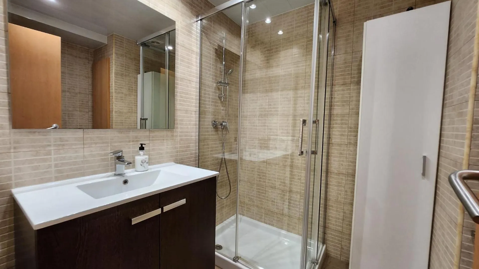 Apartamento Rnet - 600 Garbi 01-40 Rosas
