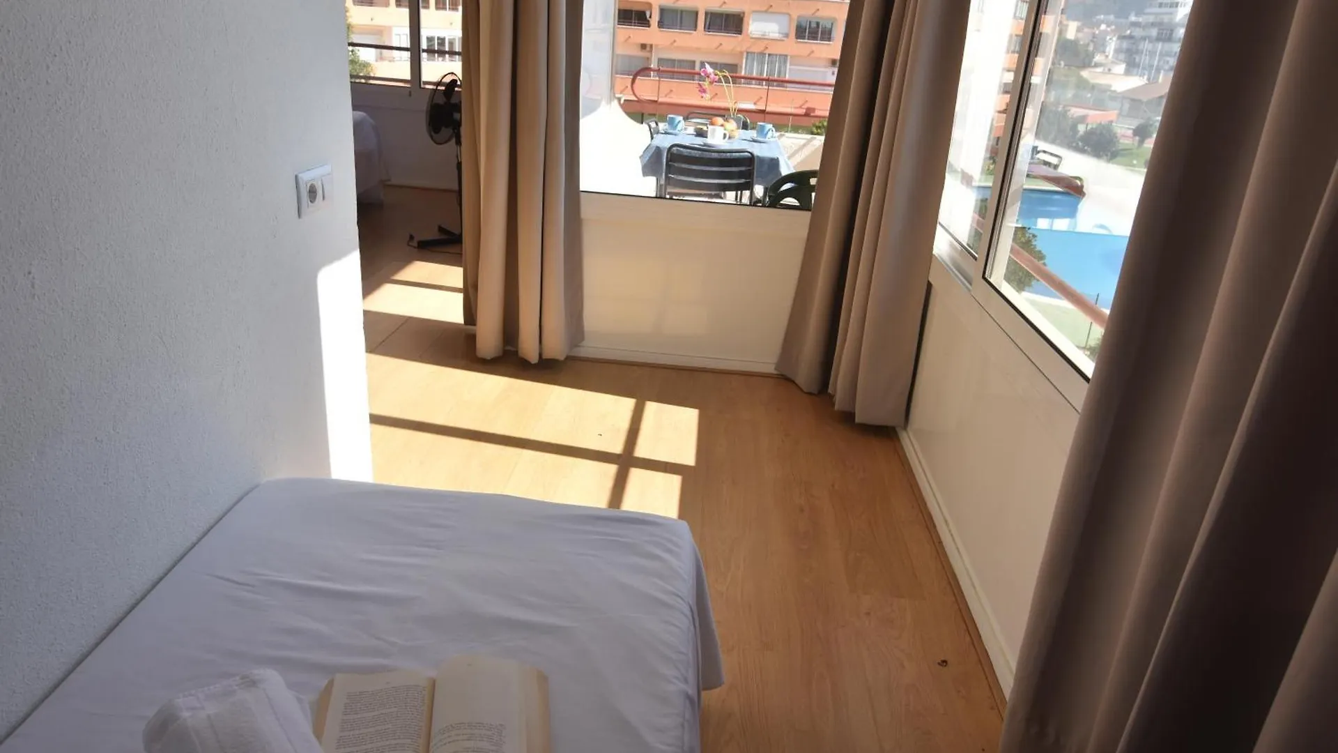 Apartamento Rnet - 600 Garbi 01-40 Rosas